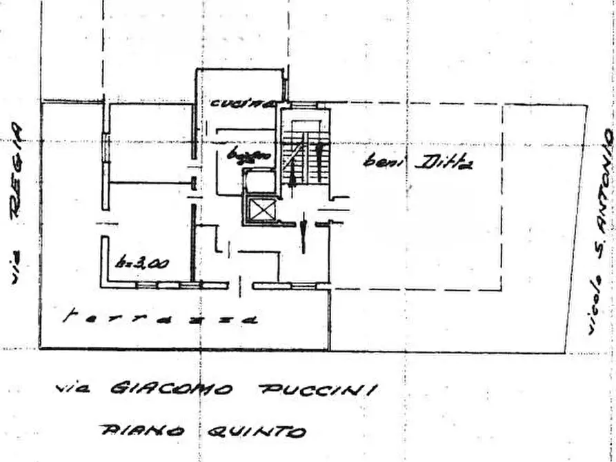 Immagine 43 di Mansarda in vendita  a Viareggio