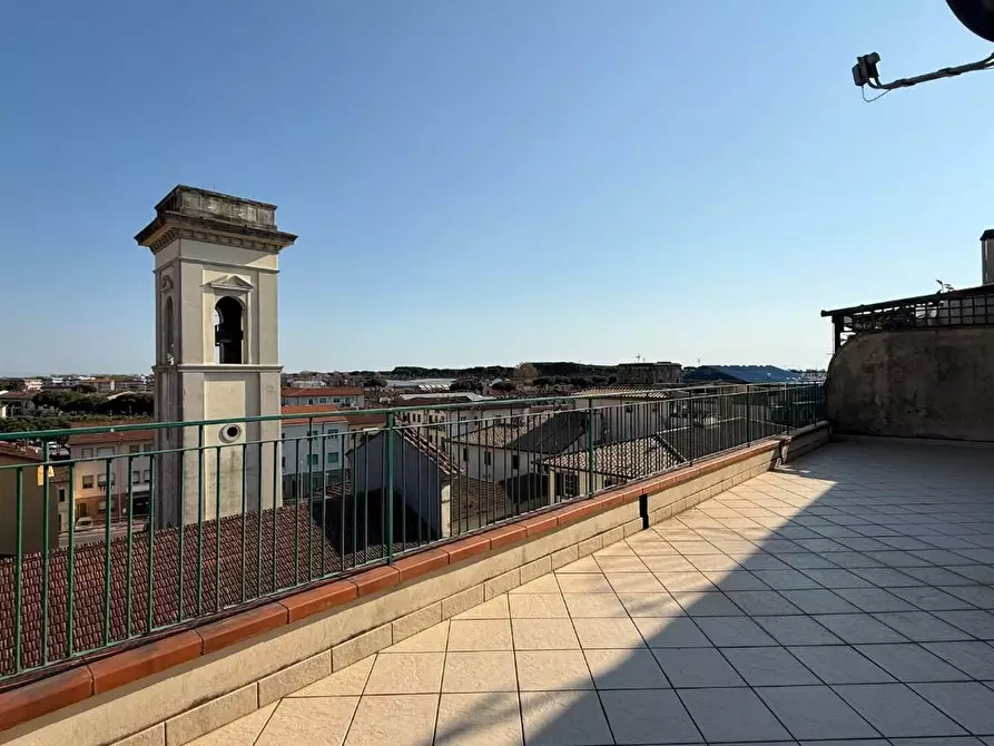 Immagine 3 di Mansarda in vendita  a Viareggio