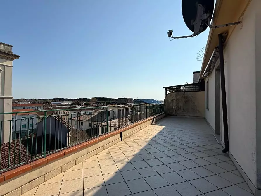 Immagine 2 di Mansarda in vendita  a Viareggio