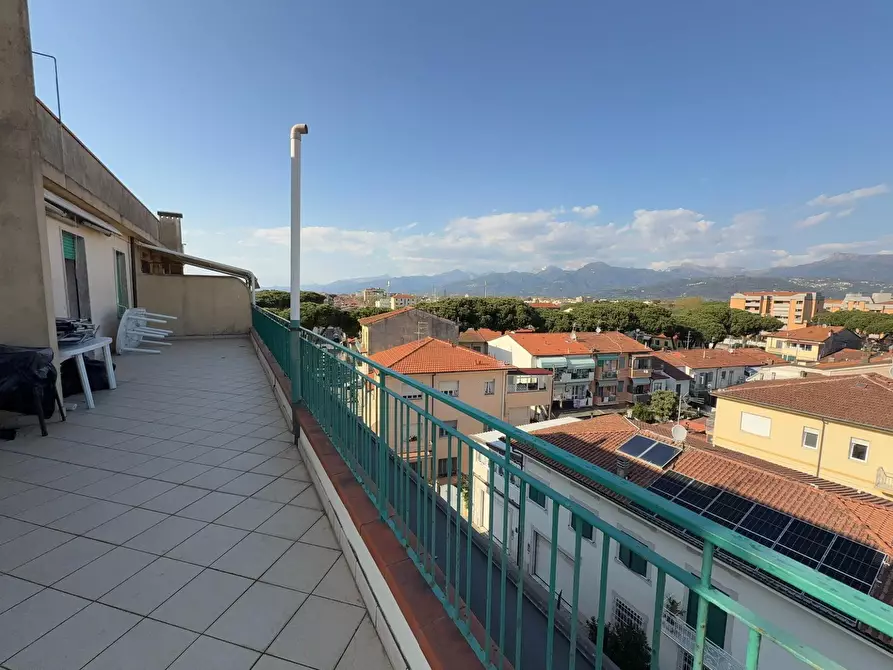Immagine 14 di Mansarda in vendita  a Viareggio