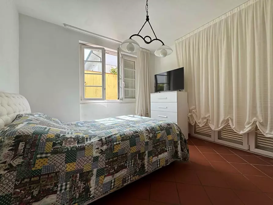 Immagine 24 di Porzione di casa in vendita  a Viareggio