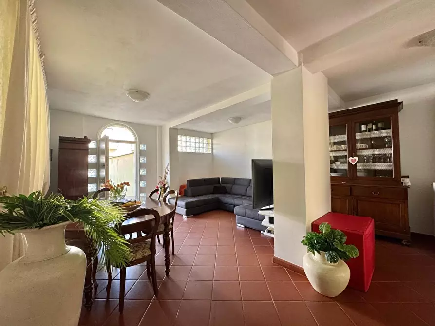 Immagine 14 di Porzione di casa in vendita  a Viareggio