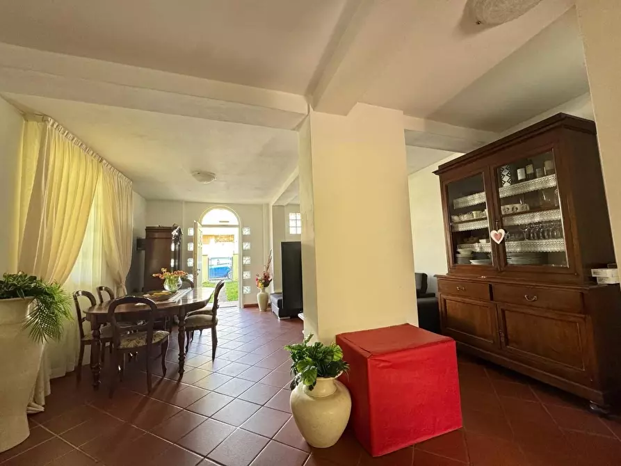 Immagine 10 di Porzione di casa in vendita  a Viareggio