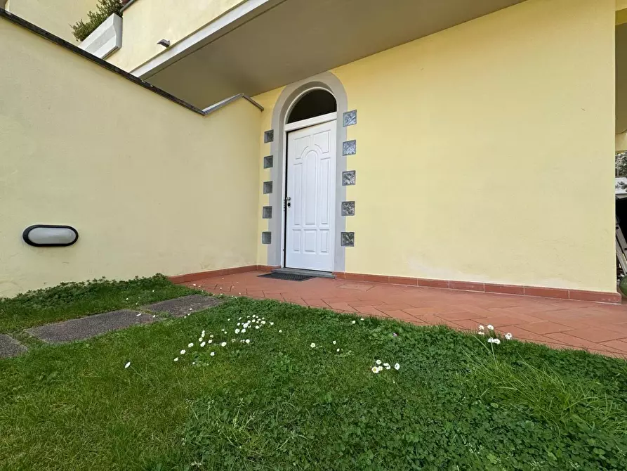 Immagine 4 di Porzione di casa in vendita  a Viareggio