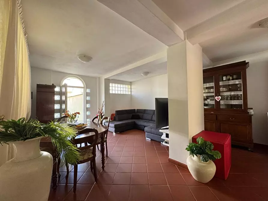 Immagine 12 di Porzione di casa in vendita  a Viareggio