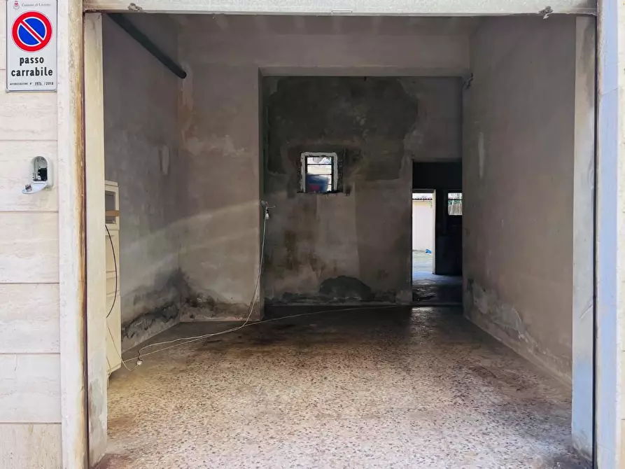 Immagine 1 di Garage in vendita  a Livorno