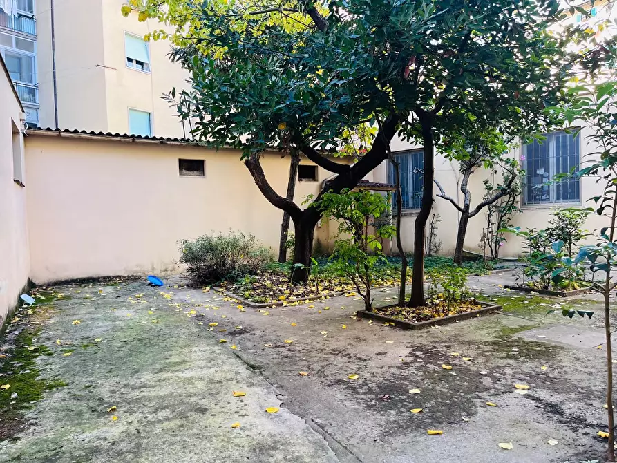 Immagine 3 di Garage in vendita  a Livorno