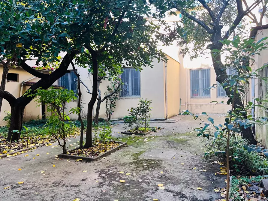 Immagine 4 di Garage in vendita  a Livorno