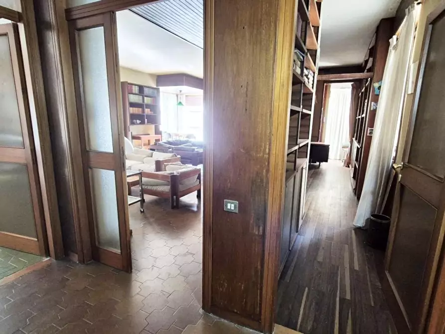 Immagine 38 di Appartamento in vendita  a Viareggio