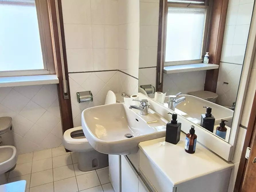 Immagine 99 di Appartamento in vendita  a Viareggio