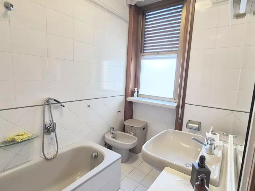 Immagine 101 di Appartamento in vendita  a Viareggio