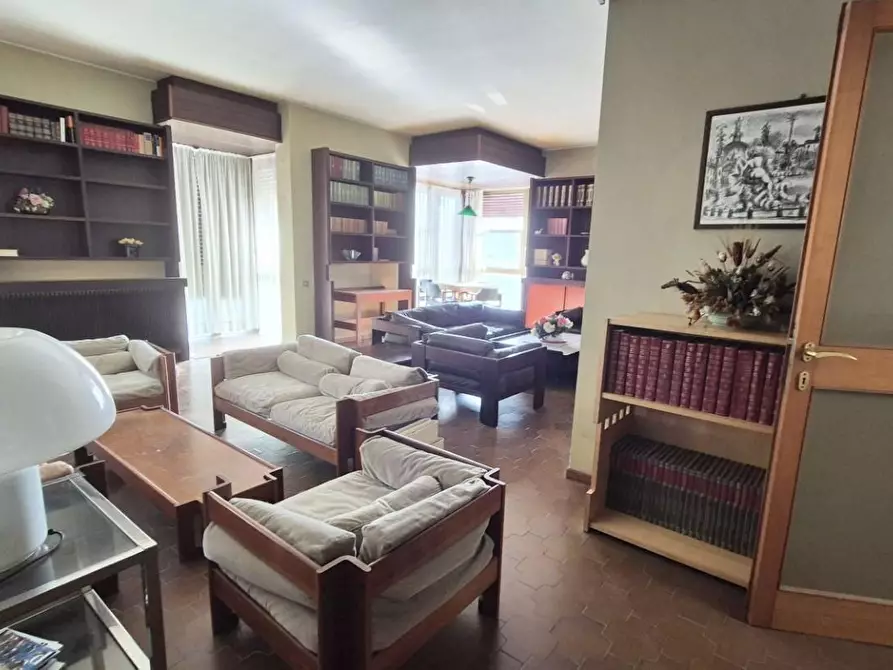 Immagine 4 di Appartamento in vendita  a Viareggio