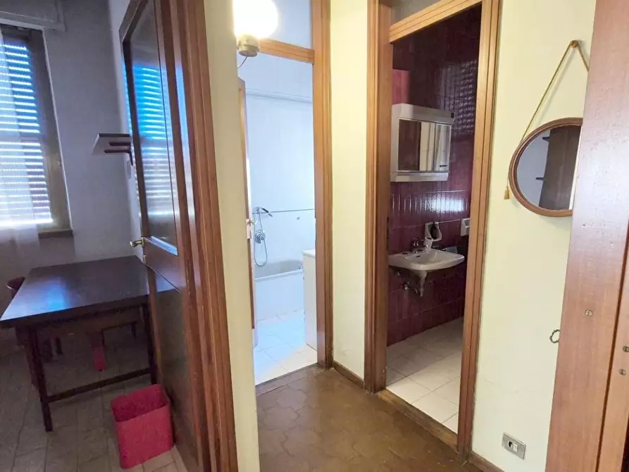 Immagine 97 di Appartamento in vendita  a Viareggio