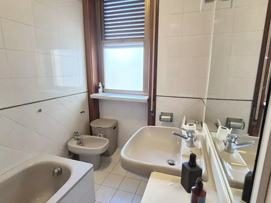 Immagine 102 di Appartamento in vendita  a Viareggio