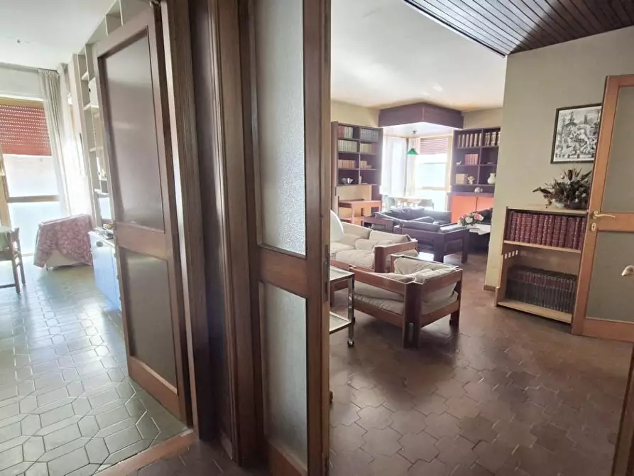 Immagine 1 di Appartamento in vendita  a Viareggio