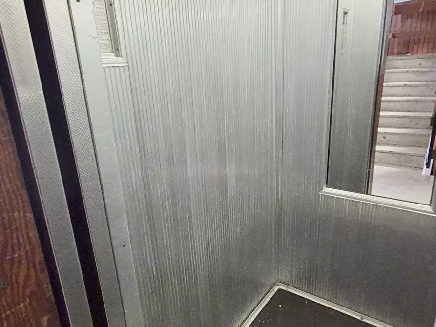 Immagine 112 di Appartamento in vendita  a Viareggio