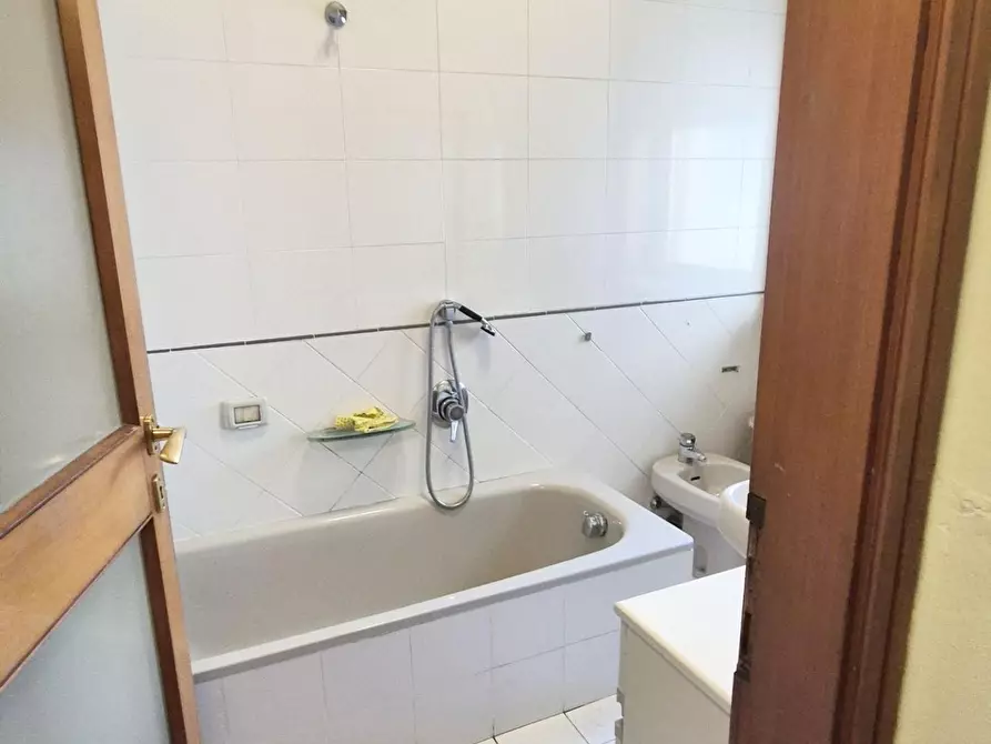 Immagine 98 di Appartamento in vendita  a Viareggio