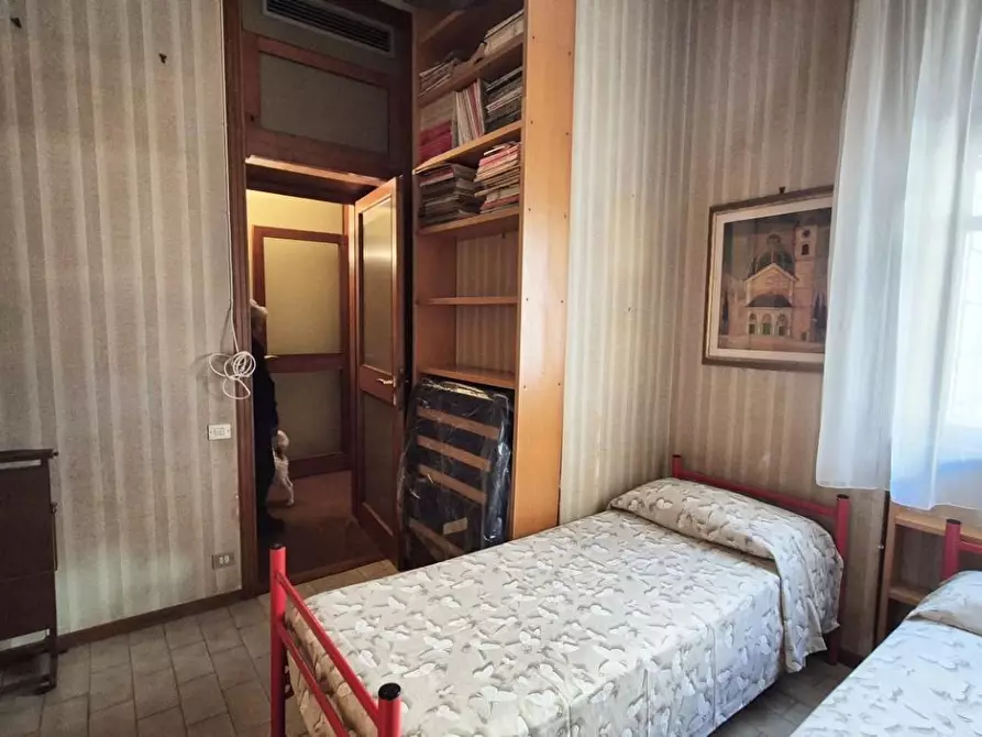 Immagine 90 di Appartamento in vendita  a Viareggio