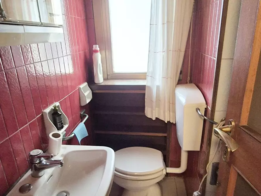 Immagine 107 di Appartamento in vendita  a Viareggio