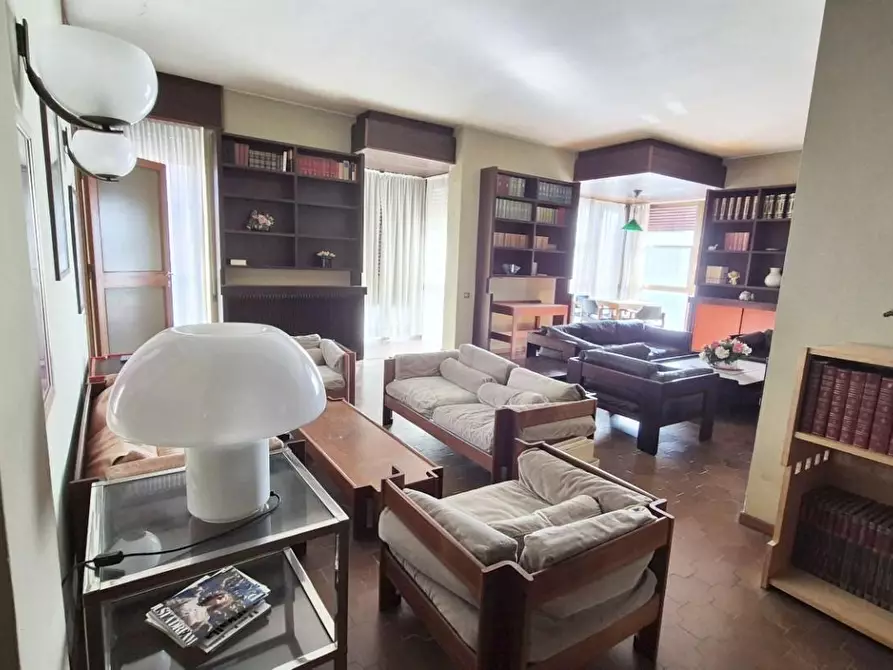 Immagine 3 di Appartamento in vendita  a Viareggio