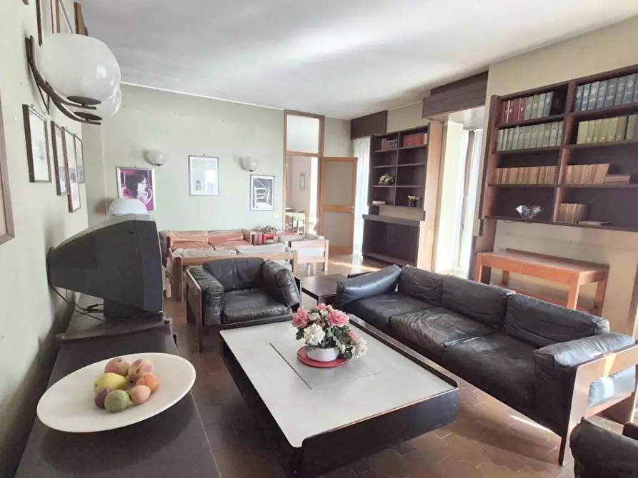 Immagine 13 di Appartamento in vendita  a Viareggio