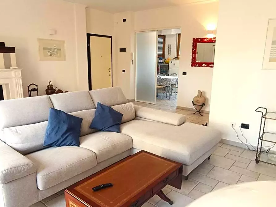 Immagine 2 di Appartamento in vendita  a Massa