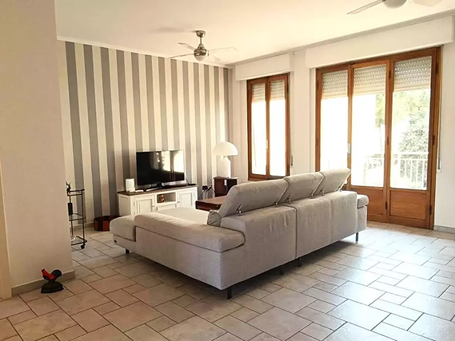 Immagine 3 di Appartamento in vendita  a Massa