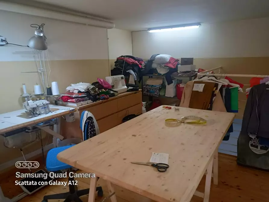 Immagine 9 di Negozio in vendita  a Ciriè