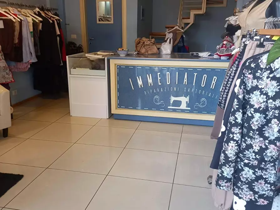 Immagine 8 di Negozio in vendita  a Ciriè