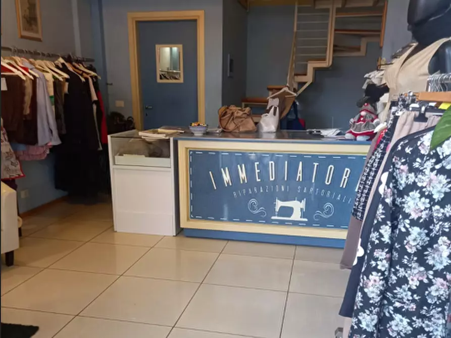 Immagine 1 di Negozio in vendita  a Ciriè