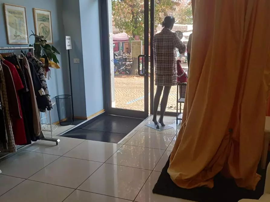 Immagine 6 di Negozio in vendita  a Ciriè