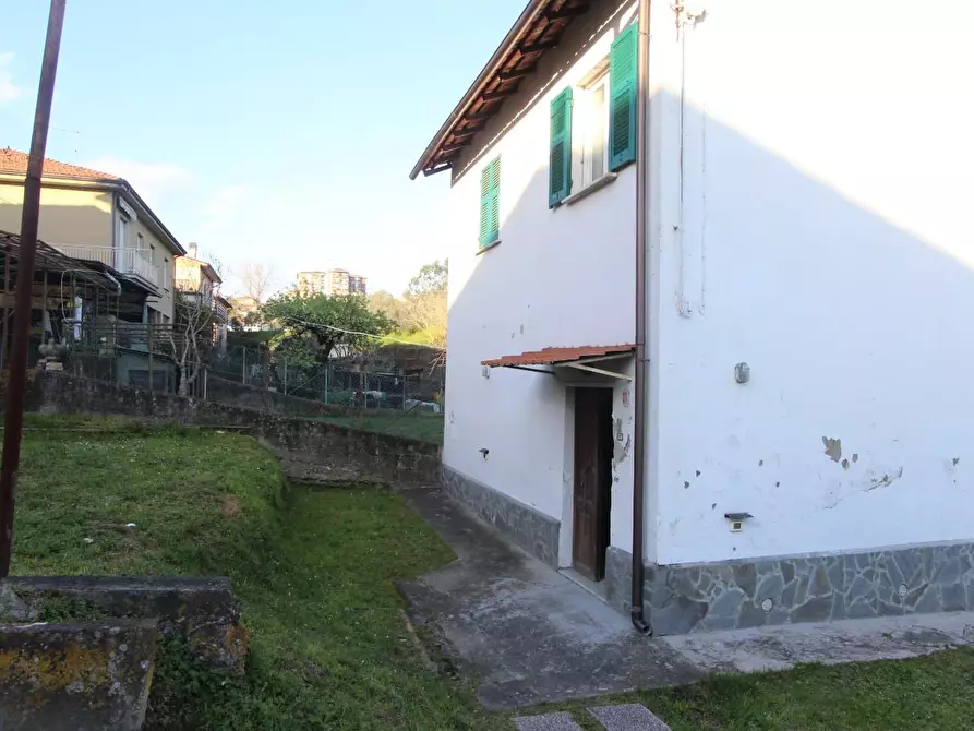 Immagine 4 di Casa indipendente in vendita  a La Spezia