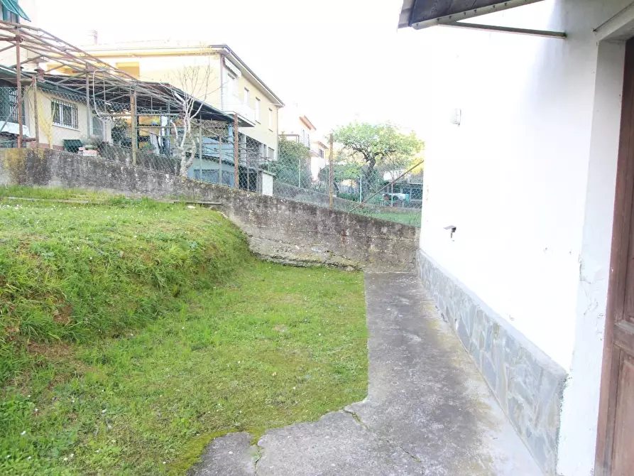 Immagine 7 di Casa indipendente in vendita  a La Spezia