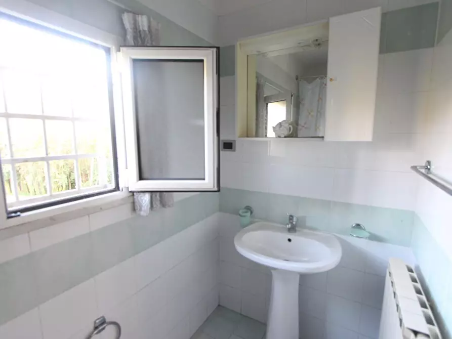 Immagine 15 di Casa indipendente in vendita  a La Spezia