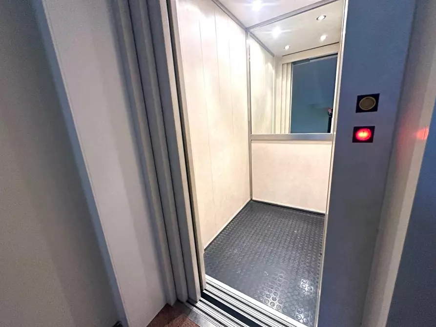 Immagine 21 di Appartamento in vendita  a Empoli