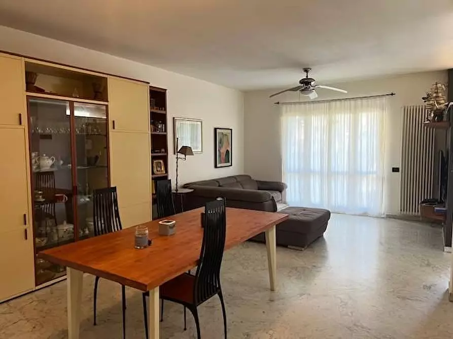 Immagine 2 di Villa in vendita  a Massa