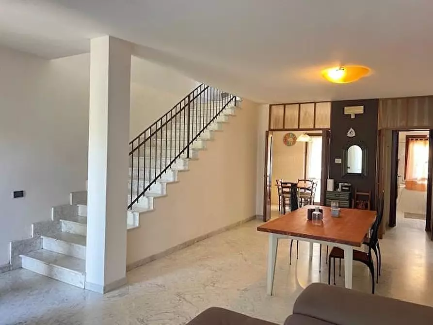 Immagine 6 di Villa in vendita  a Massa