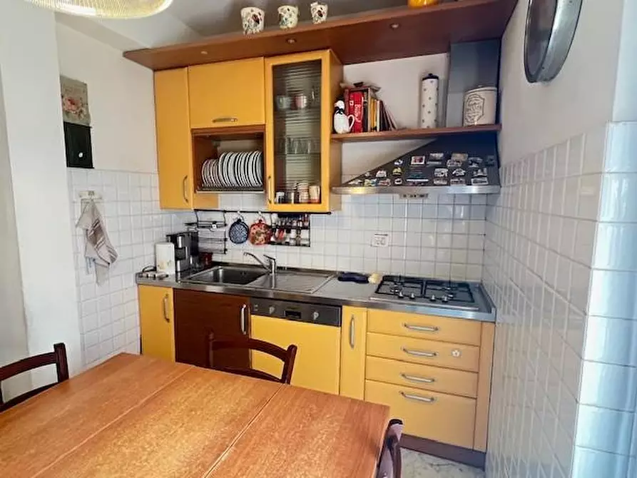 Immagine 8 di Villa in vendita  a Massa