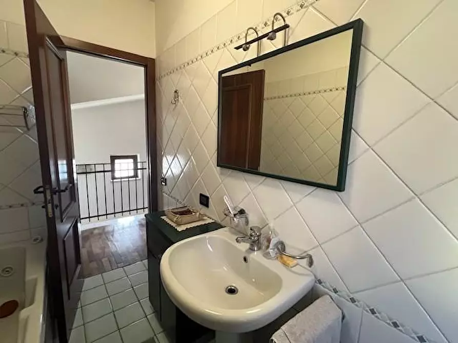 Immagine 42 di Villa in vendita  a Massa