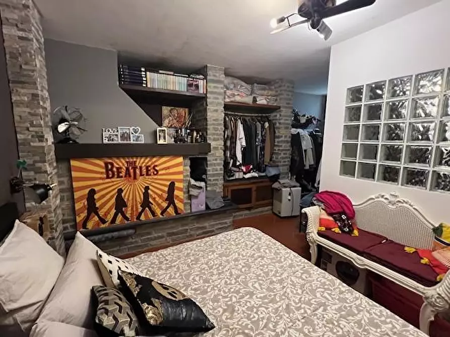 Immagine 59 di Villa in vendita  a Massa