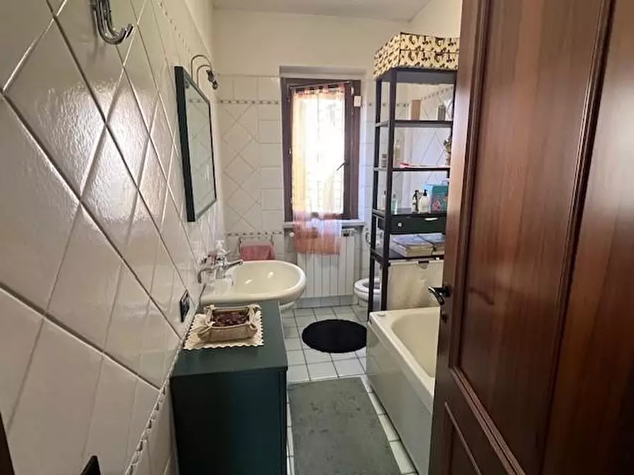 Immagine 39 di Villa in vendita  a Massa