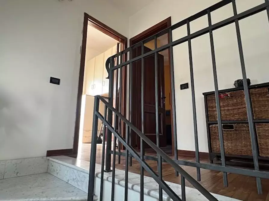 Immagine 23 di Villa in vendita  a Massa