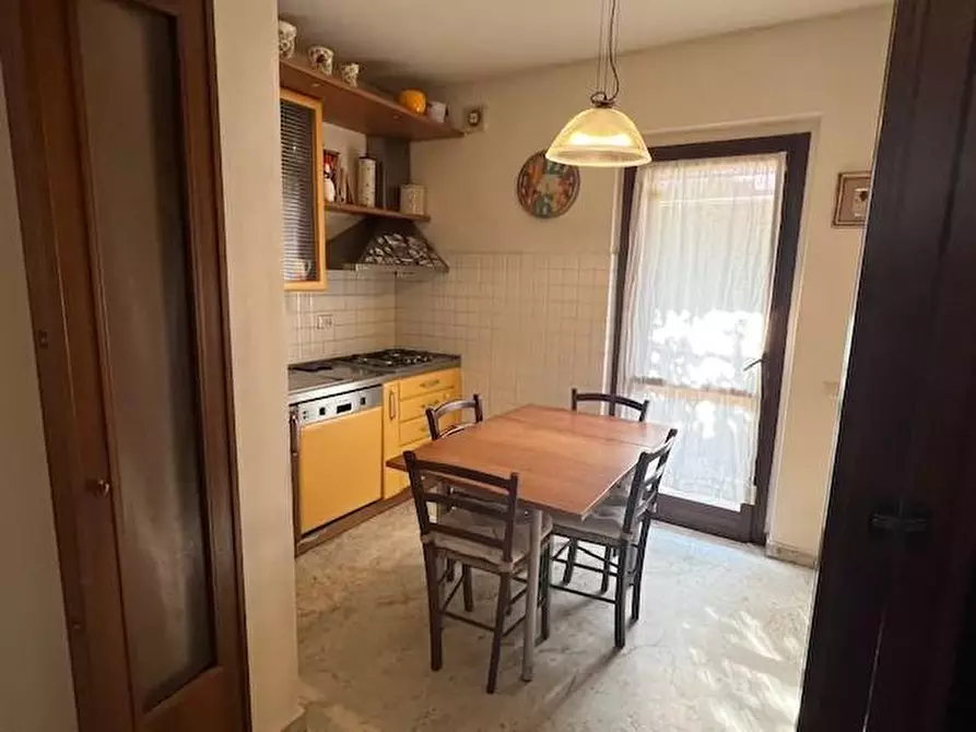 Immagine 7 di Villa in vendita  a Massa