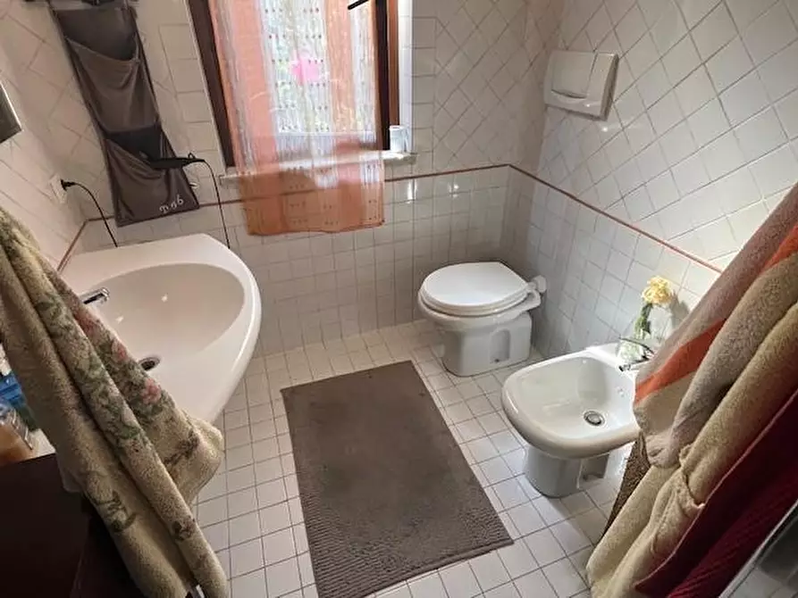 Immagine 12 di Villa in vendita  a Massa