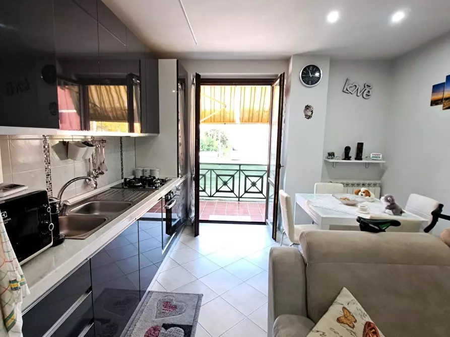 Immagine 2 di Appartamento in vendita  a Ortonovo