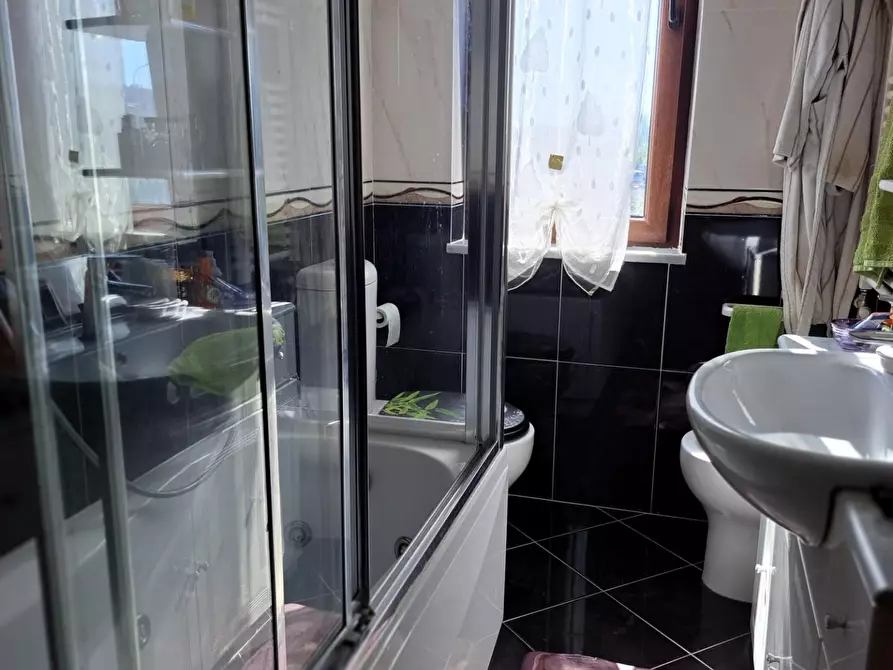 Immagine 11 di Appartamento in vendita  a Ortonovo