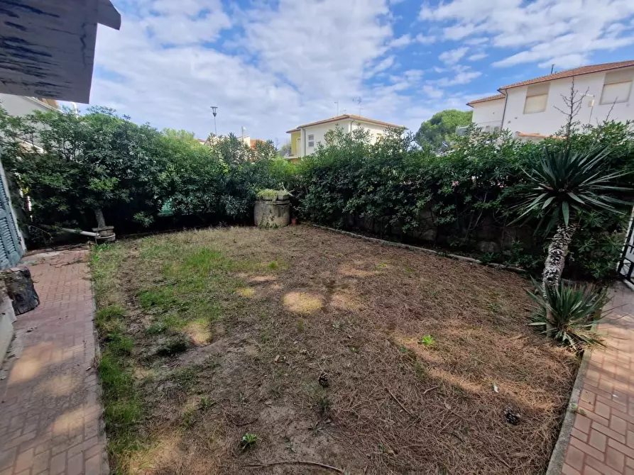 Immagine 7 di Casa trifamiliare in vendita  a Rosignano Marittimo