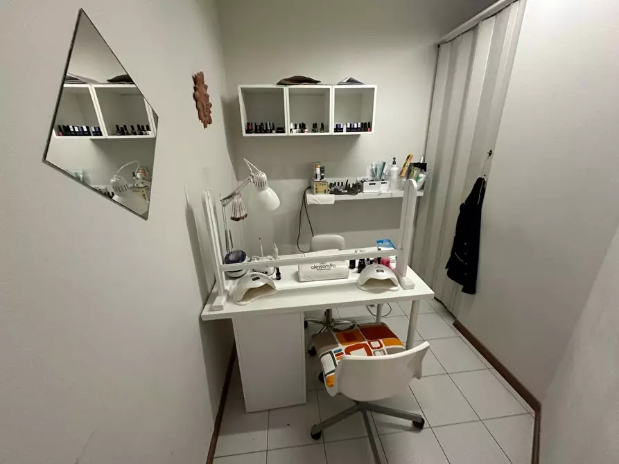 Immagine 3 di Negozio in vendita  a Carrara