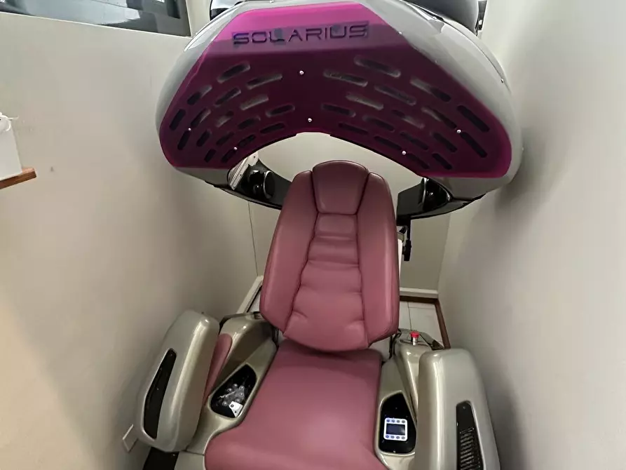 Immagine 2 di Negozio in vendita  a Carrara