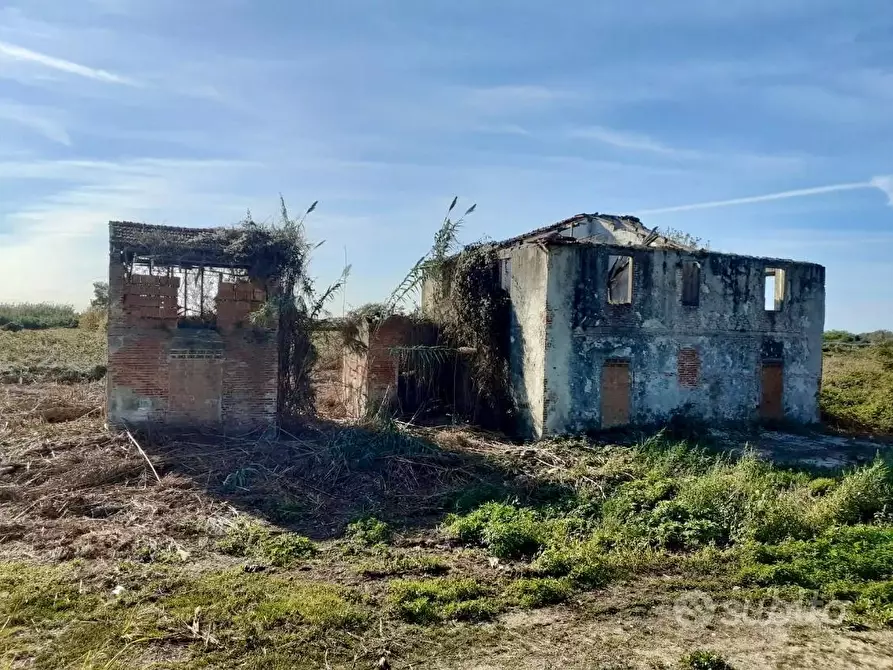 Immagine 8 di Villa in vendita  a Massarosa